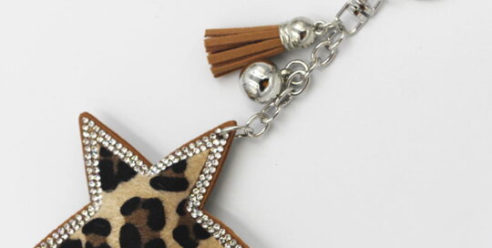 Pink star-shaped rhinestone keychain charm for handbags and purses