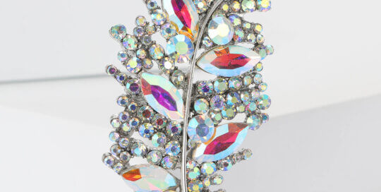 Rhinestone Leaf Brooch for Wholesale – Elegant Nature-Inspired Jewelry