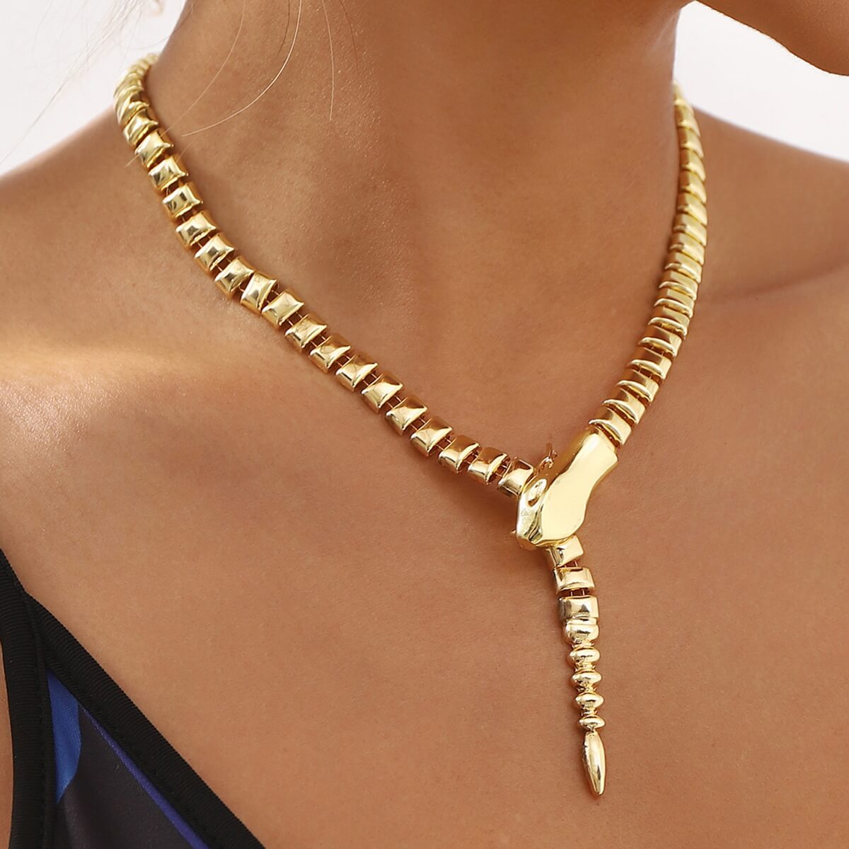 Gold snake chain necklace with snake head design – statement fashion jewelry for women