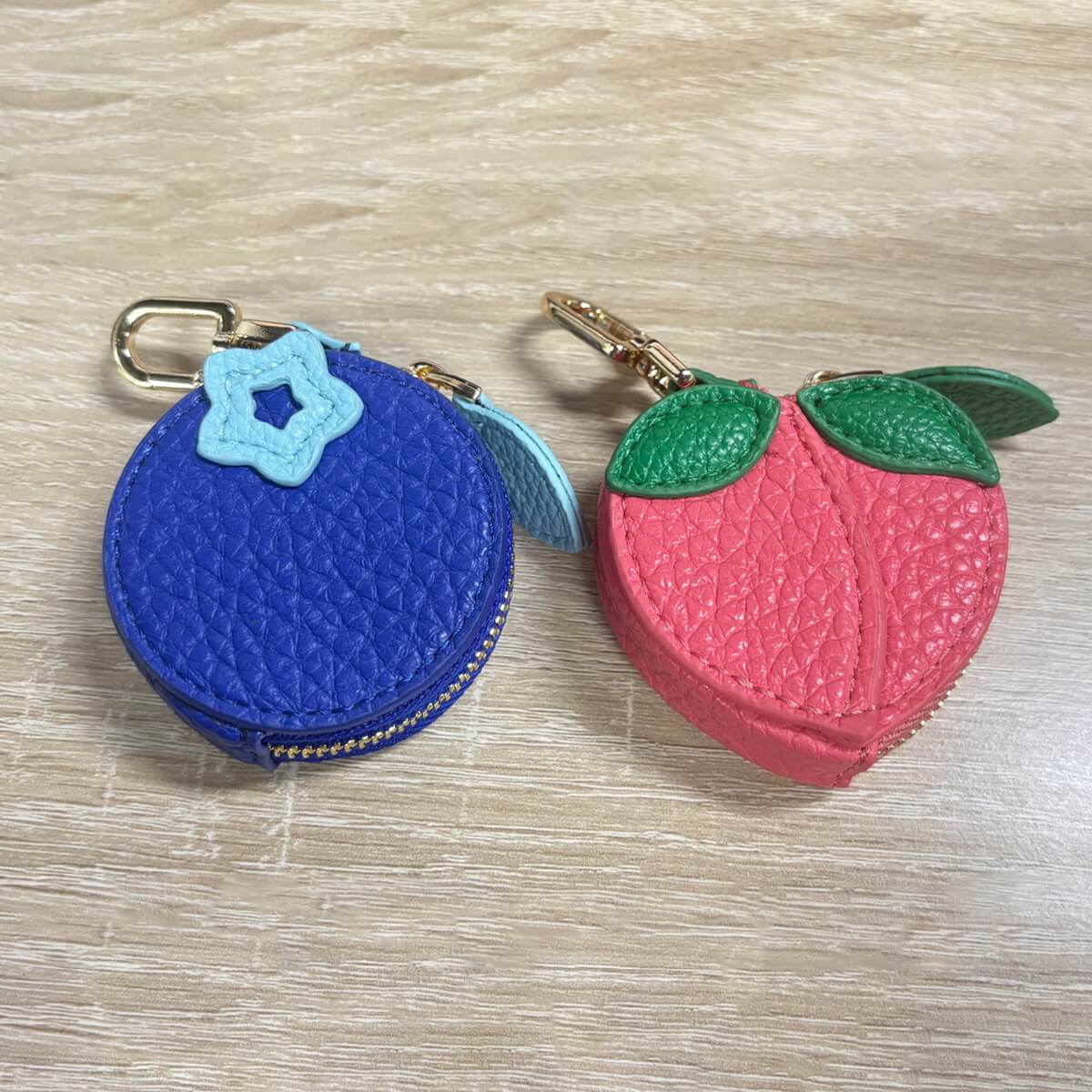 Wholesale peach PU leather handbag charm – fruit-shaped bag accessory for women