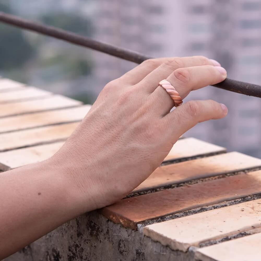 Twisted pure copper magnetic ring with magnets for arthritis and joint relief